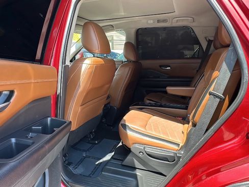 Used 2023 Nissan Pathfinder Platinum AWD/4WD image 17