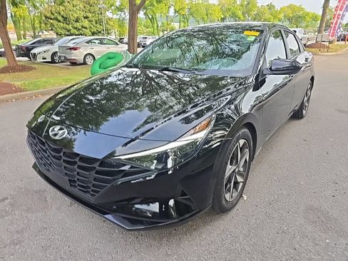 Used 2023 Hyundai Elantra SEL w/ Convenience Package FWD image 4