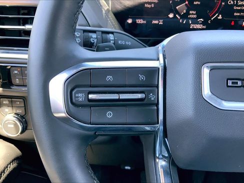 Used 2025 GMC Yukon XL Denali AWD/4WD image 24