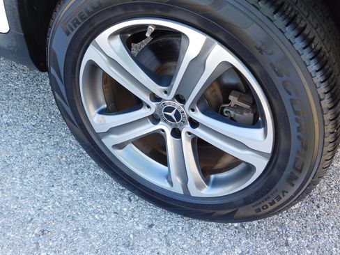 Used 2019 Mercedes-Benz GLC 300 4MATIC w/ Parking Assistance Package image 12