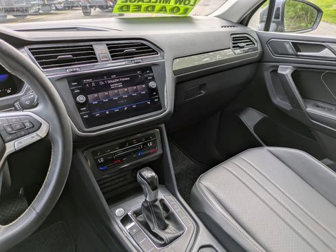 Used 2023 Volkswagen Tiguan SE AWD/4WD image 20