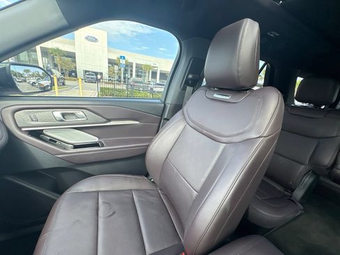 Used 2025 Ford Explorer Platinum RWD image 38