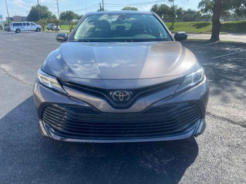 Used 2020 Toyota Camry LE FWD image 3