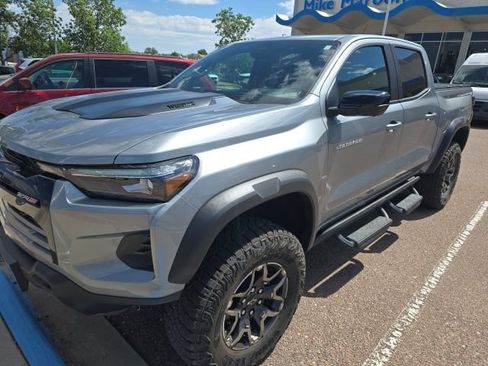 Used 2025 Chevrolet Colorado ZR2 w/ Technology Package AWD/4WD image 3