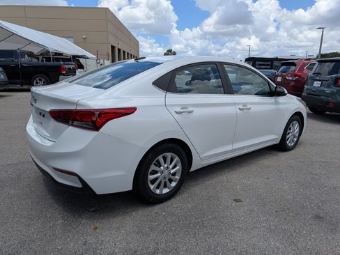 Used 2021 Hyundai Accent SEL FWD image 4