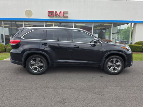 Used 2018 Toyota Highlander Limited Platinum AWD/4WD image 2