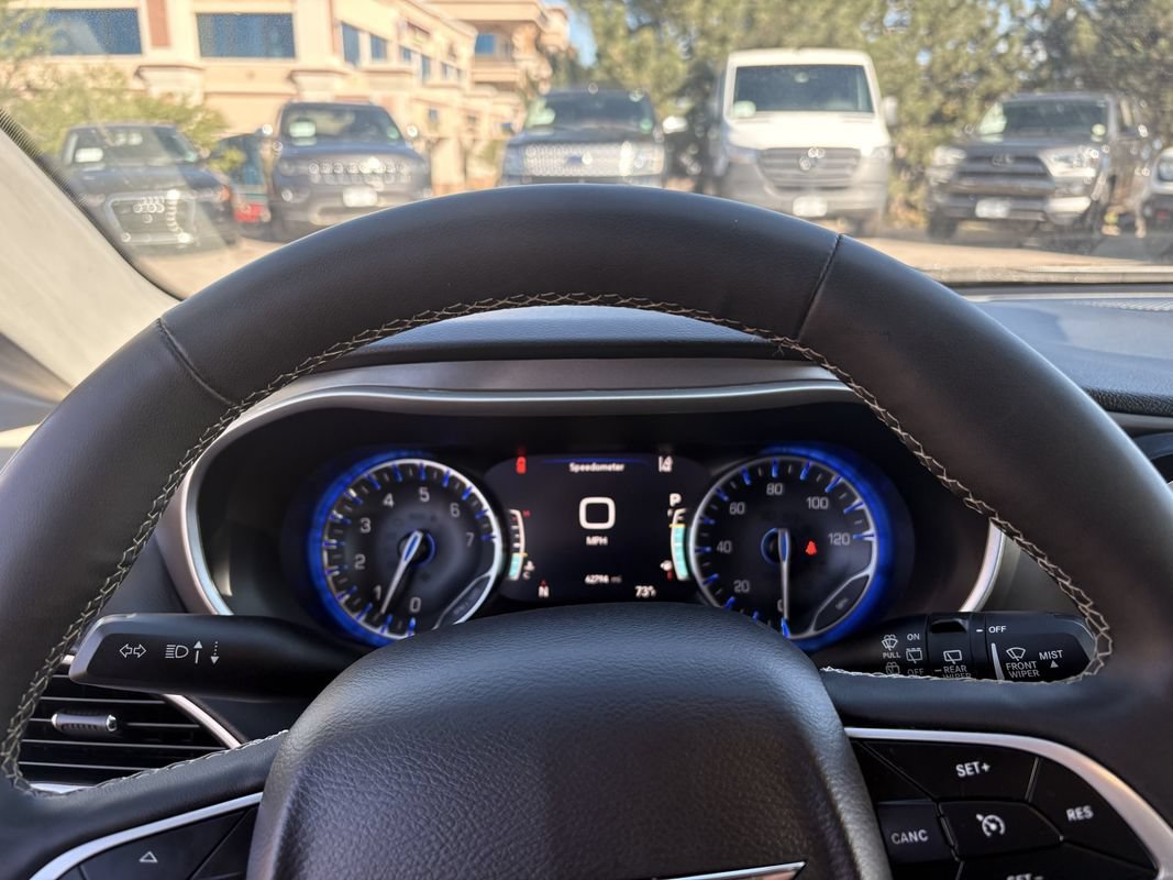 Used 2024 Chrysler Pacifica Touring-L FWD image 12