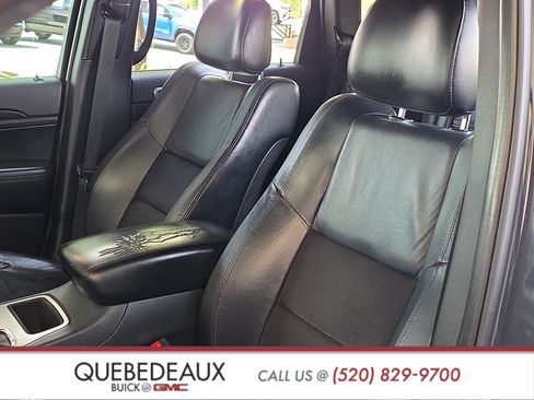 Used 2018 Jeep Grand Cherokee Altitude RWD image 11