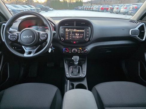 Certified 2025 Kia Soul LX w/ LX Technology Package FWD image 22