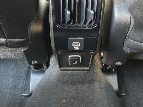 Used 2025 Jeep Compass Latitude image 17