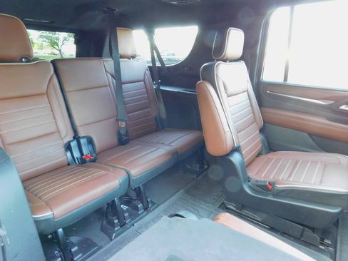 Used 2023 GMC Yukon XL Denali Ultimate AWD/4WD image 4