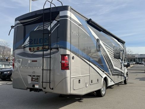 Used 2021 Ford F550 4x4 Regular Cab Super Duty w/ XLT Value Package image 6