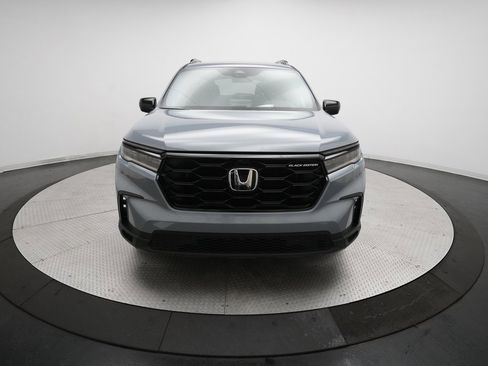 Certified 2025 Honda Pilot Black Edition image 11