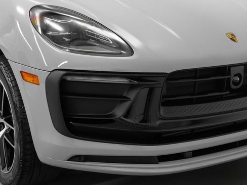 Used 2025 Porsche Macan image 18