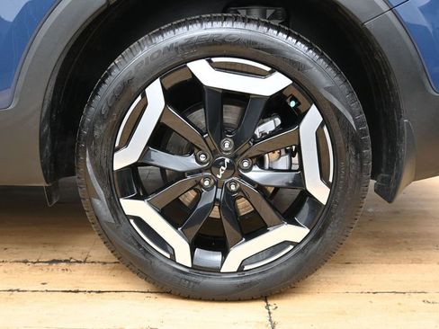 Used 2025 Kia Telluride EX w/ EX Captain's Chair Package FWD image 14