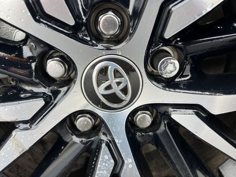 Used 2024 Toyota Camry SE image 29