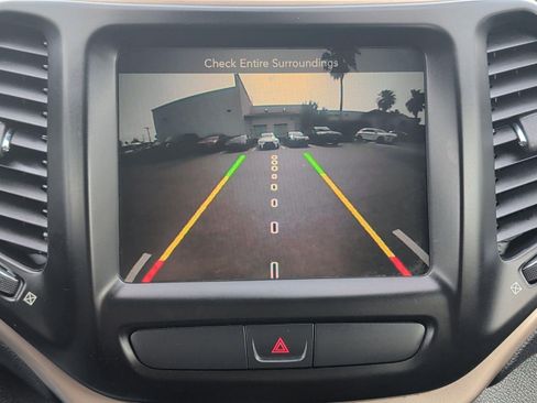 Used 2016 Jeep Cherokee Limited FWD image 19