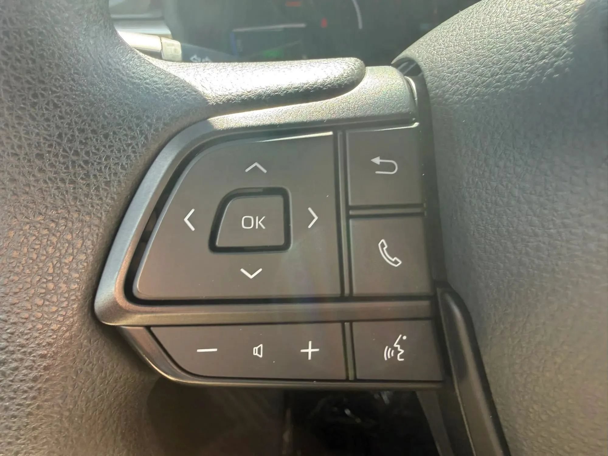Used 2025 Toyota Sienna LE FWD image 11