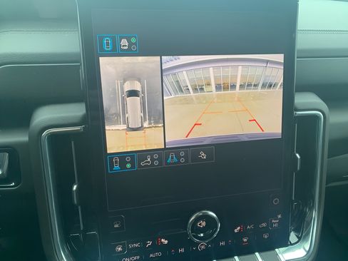 Used 2025 GMC Yukon XL Denali image 16