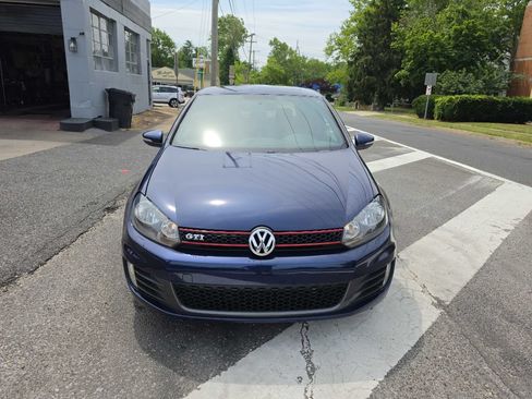 Used 2011 Volkswagen Golf 2-Door FWD image 2