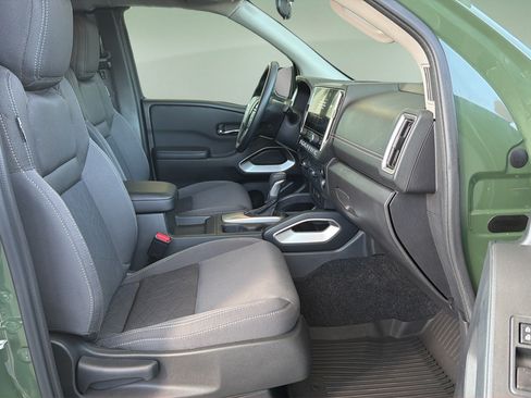 Certified 2025 Nissan Frontier SV AWD/4WD image 11