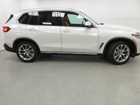 Used 2022 BMW X5 xDrive40i w/ Premium Package AWD/4WD image 39