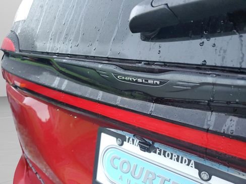 New 2026 Chrysler Pacifica Limited w/ Uconnect Theater Family Group image 29