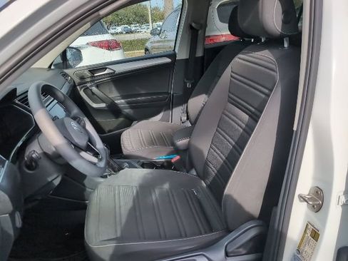 Used 2022 Volkswagen Tiguan S image 9