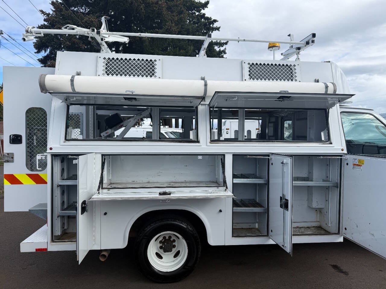 Used 2017 Ford E-350 and Econoline 350 Super Duty RWD image 20
