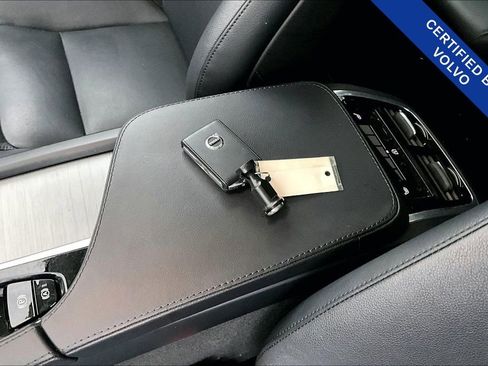 Used 2024 Volvo XC90 B5 Core w/ Protection Package Premier image 14