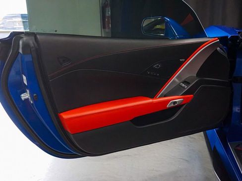 Used 2015 Chevrolet Corvette Z06 w/ Z07 Performance Package RWD image 18