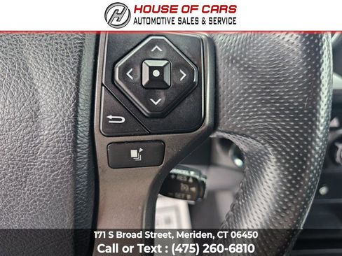 Used 2017 Toyota Tacoma TRD Sport image 33