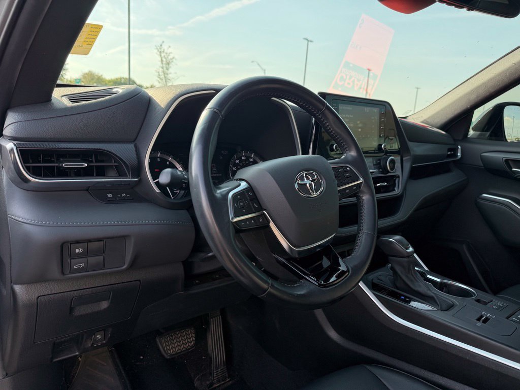 Used 2021 Toyota Highlander XSE FWD image 10