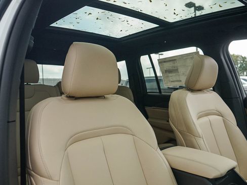 New 2025 Jeep Grand Cherokee Limited image 11