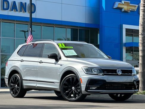 Used 2021 Volkswagen Tiguan SE R-Line FWD image 2
