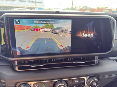 New 2025 Jeep Gladiator Sport image 33