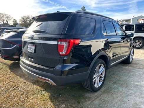 Used 2016 Ford Explorer XLT w/ Equipment Group 202A image 5