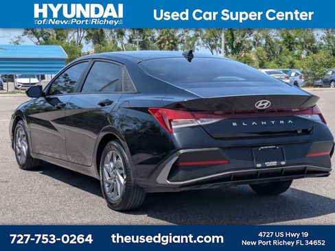 Used 2024 Hyundai Elantra SEL FWD image 3