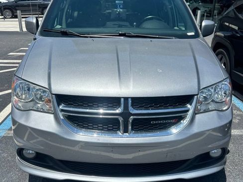 Used 2018 Dodge Grand Caravan SXT FWD image 3