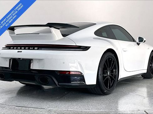 Used 2025 Porsche 911 Carrera image 2