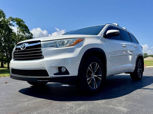Used 2016 Toyota Highlander XLE w/ Protection Package #3 AWD/4WD image 4
