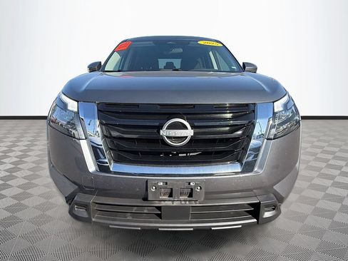 Used 2025 Nissan Pathfinder SV FWD image 2