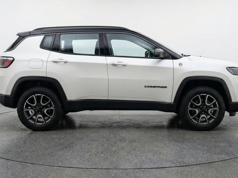Used 2025 Jeep Compass Trailhawk AWD/4WD image 11