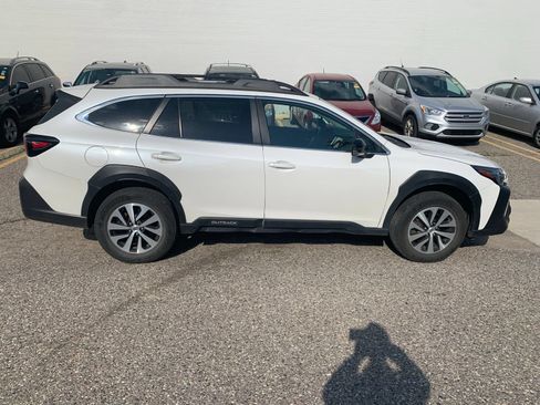 Used 2024 Subaru Outback Premium AWD/4WD image 4