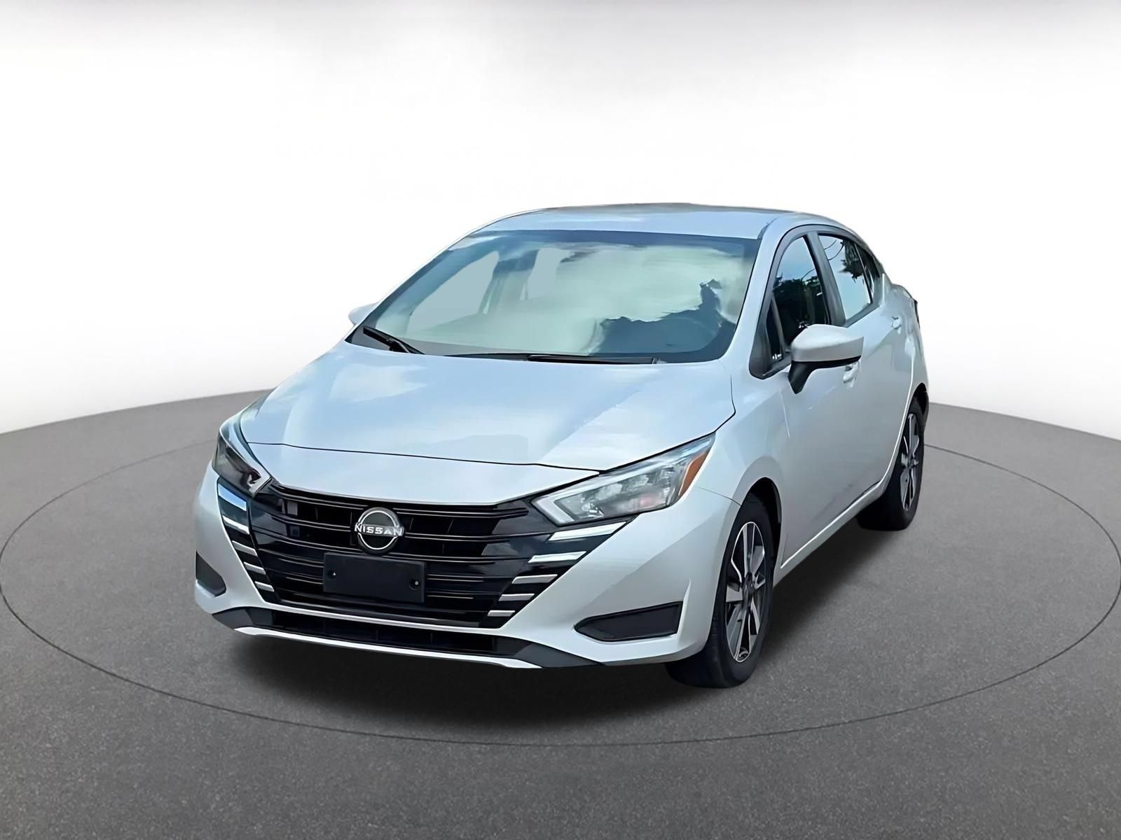 Used 2025 Nissan Versa SV FWD image 4