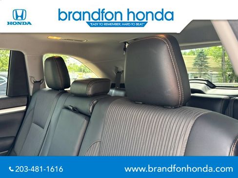 Used 2017 Toyota Highlander Plus AWD/4WD image 24