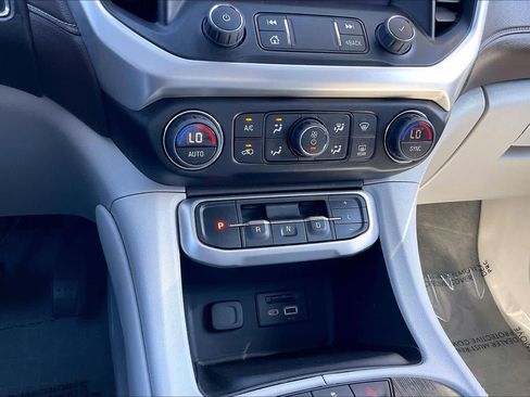 Certified 2023 GMC Acadia SLT w/ Technology Package image 31