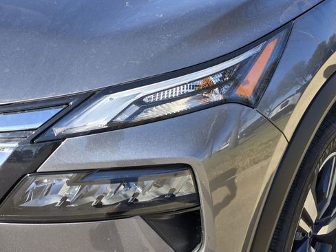 Used 2025 Nissan Rogue SL image 9