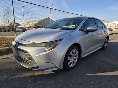 Used 2024 Toyota Corolla LE image 10