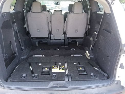Used 2025 Toyota Sienna LE FWD image 29